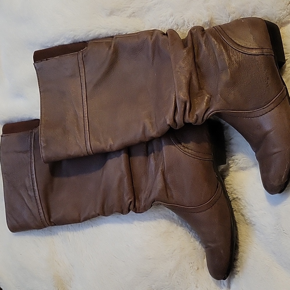 FREE with purchase Spring brown boots size5